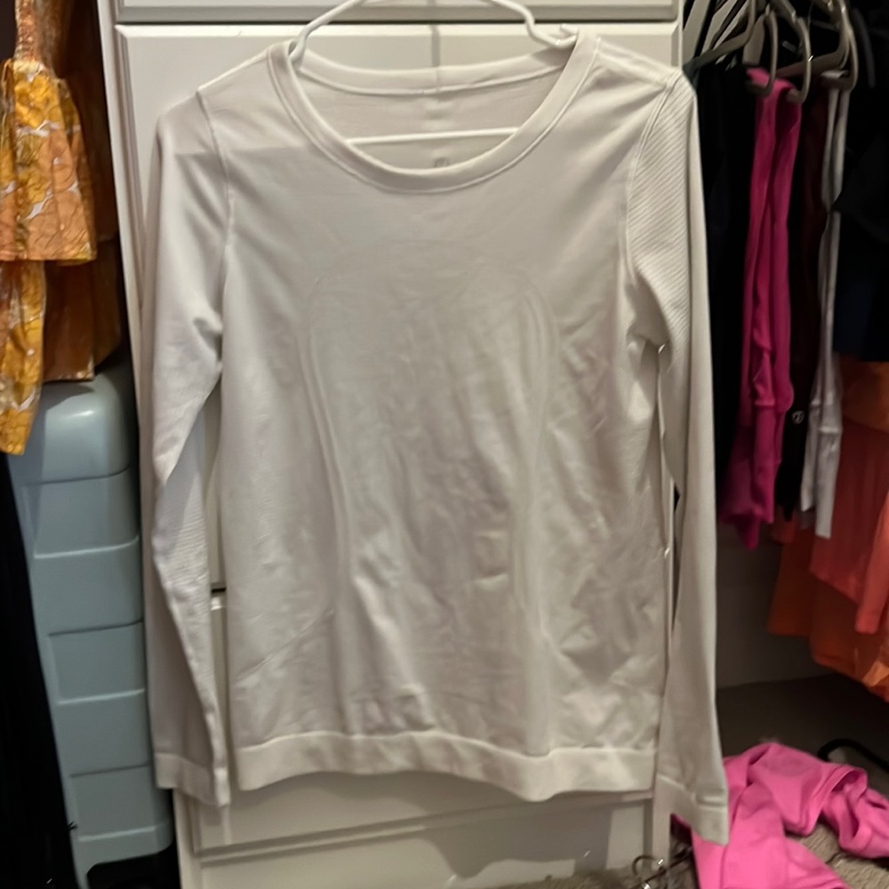 White lululemon loose long sleeve swiftly tech